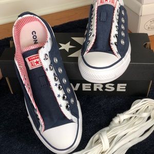 Size 7 Converse stars and strips sneaker